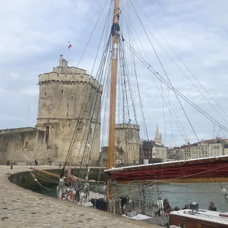 Nuit Insolite Sur Un Voilier Au Coeur De La Rochelle Botel